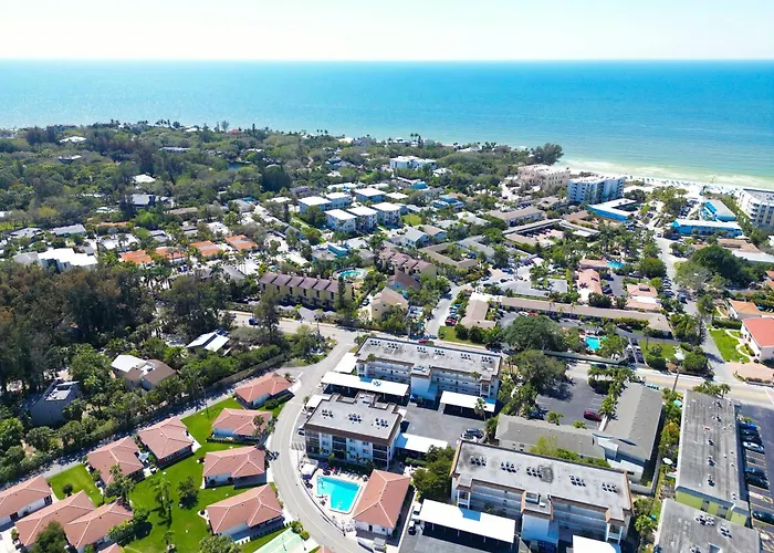 Updated Condo With Pool, Walk To Crescent Beach & Restaurants!